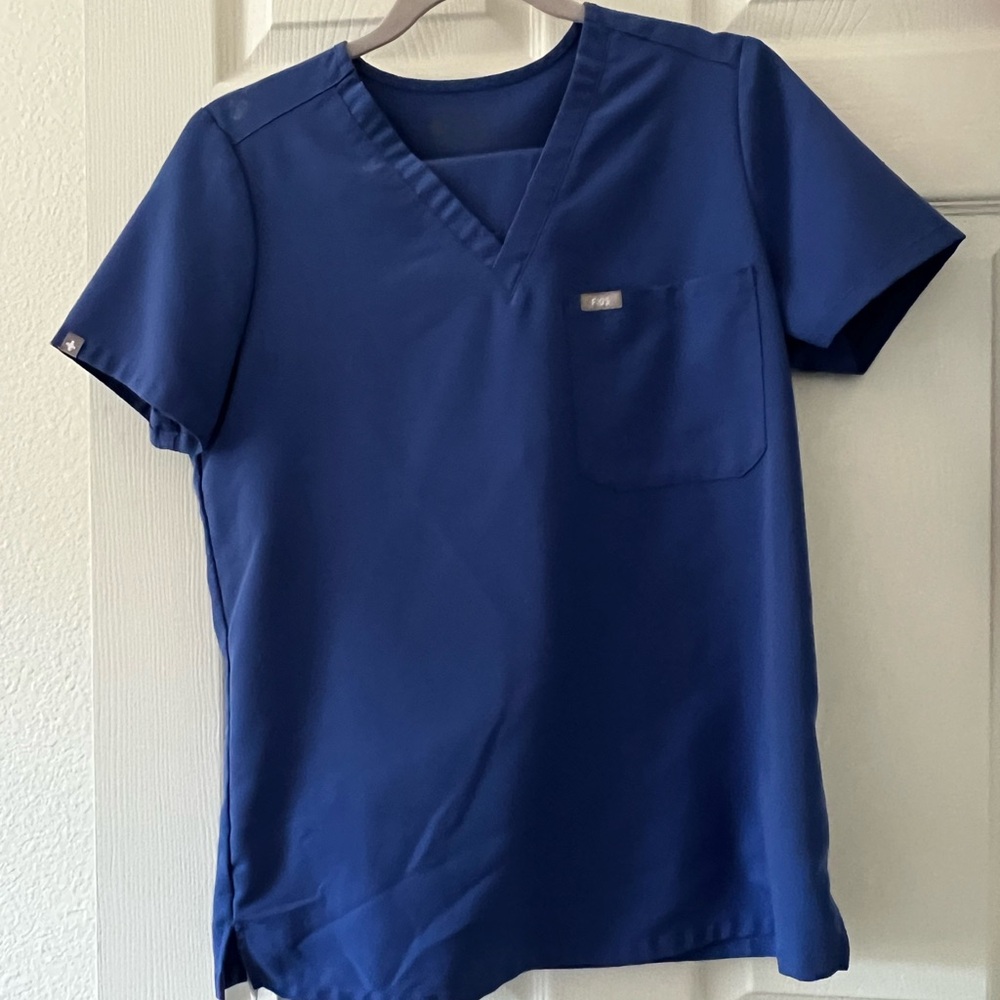Figs Catrina Navy Scrub Top + straight leg pants